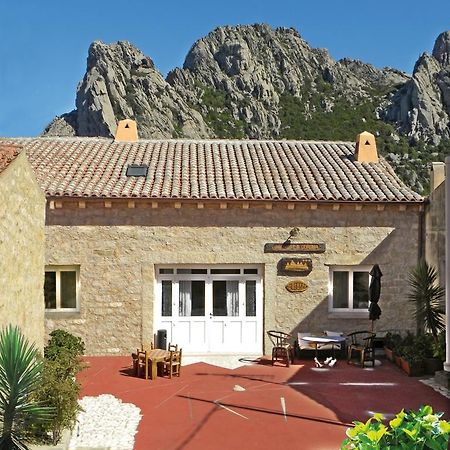 Antica Dimora La Corona San Pantaleo Exterior foto