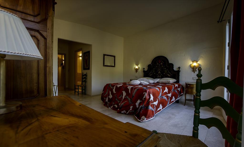 Antica Dimora La Corona San Pantaleo Habitación foto